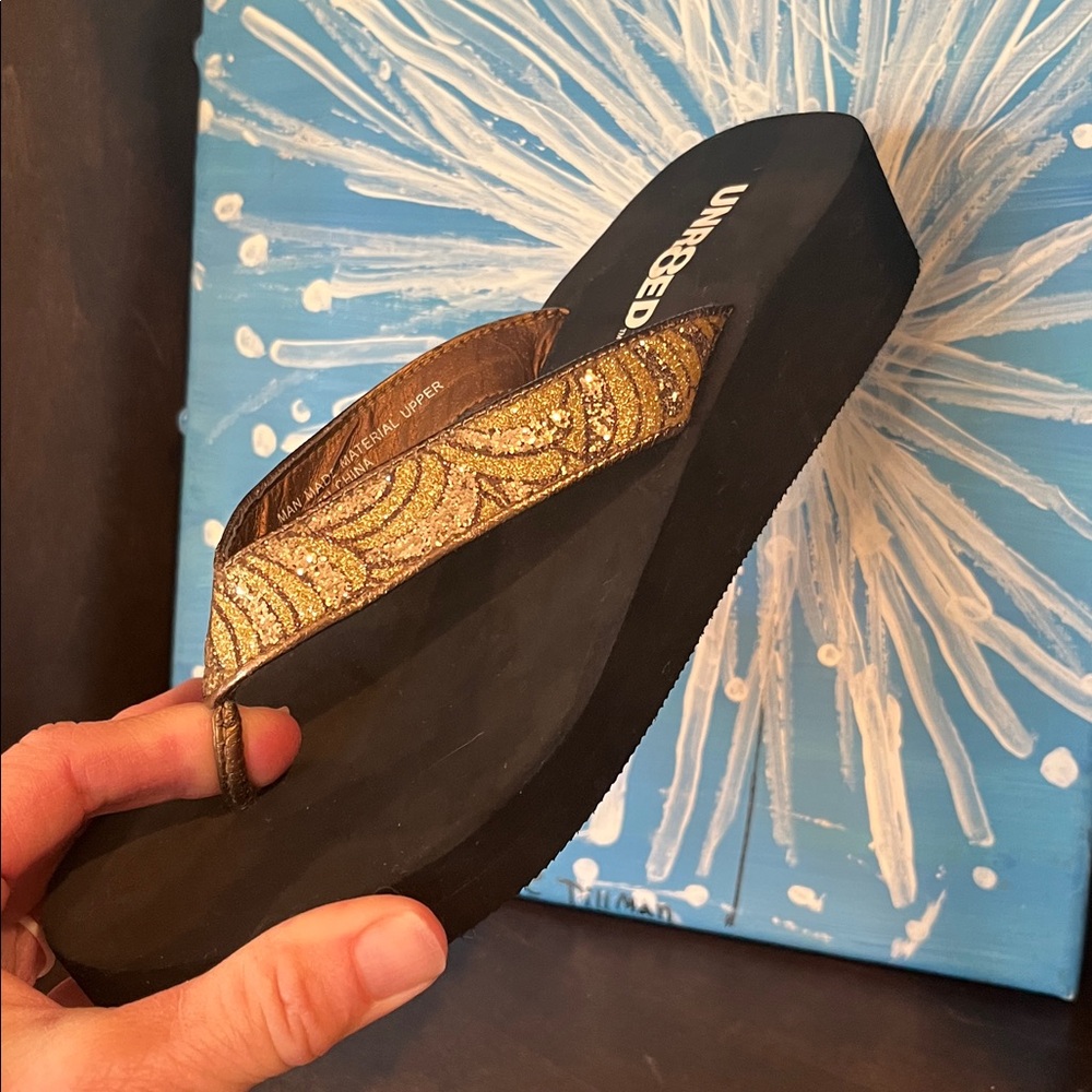 Unr8ed Serena Sparkly Gold Flip Flops